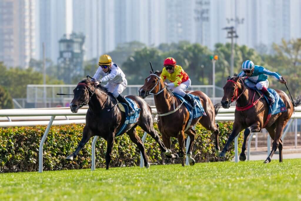 Golden Sixty wins G1 Stewards' Cup